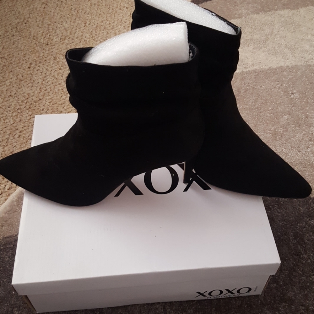 NIB Black bootie